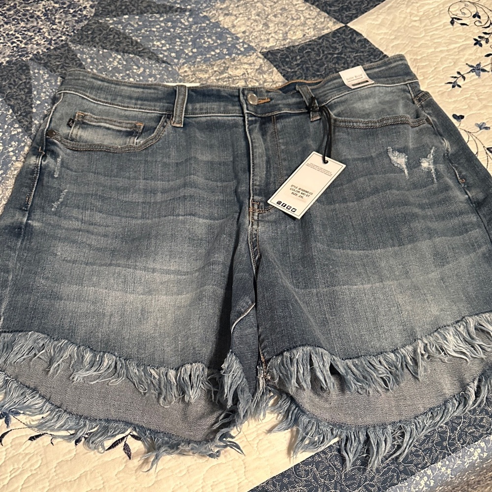 Judy Blue Distressed Frayed Jean Shorts. New. Size 2XL